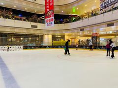 -冰纷万象滑冰场(二七万象城店)