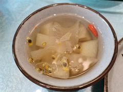 银耳雪梨汤（赠送）-君霖海鲜私房菜(春柳店)