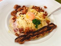 -Chom Cafe and Restaurant