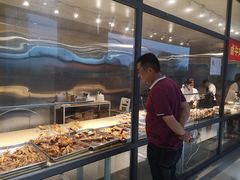 面包甜点陈列柜-大头卤菜(港澳店)