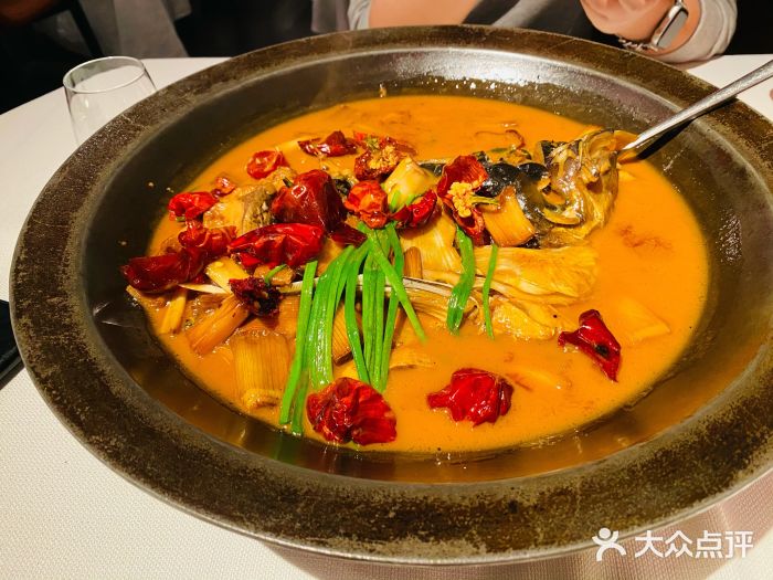 葱烧千岛湖大鱼头