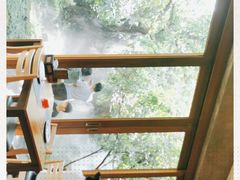 -Chom Cafe and Restaurant