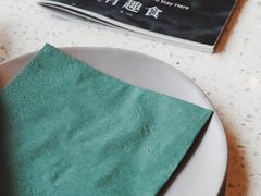 餐具摆设-半山腰·云南菜(侨福芳草地店)