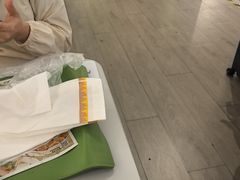 -麦当劳(上海虹桥站30B检票口楼上)