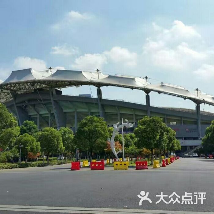 江阴体育馆中山北路图片
