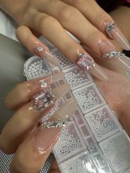 -小黑瓶美甲美睫
