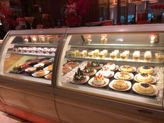 面包甜点陈列柜-鸣诗自助餐(澳門四季酒店)
