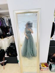 -月月婚纱礼服仓储店(王府井店)