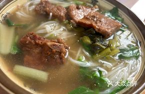 Three Delicacies Rice Noodles with Spare Ribs