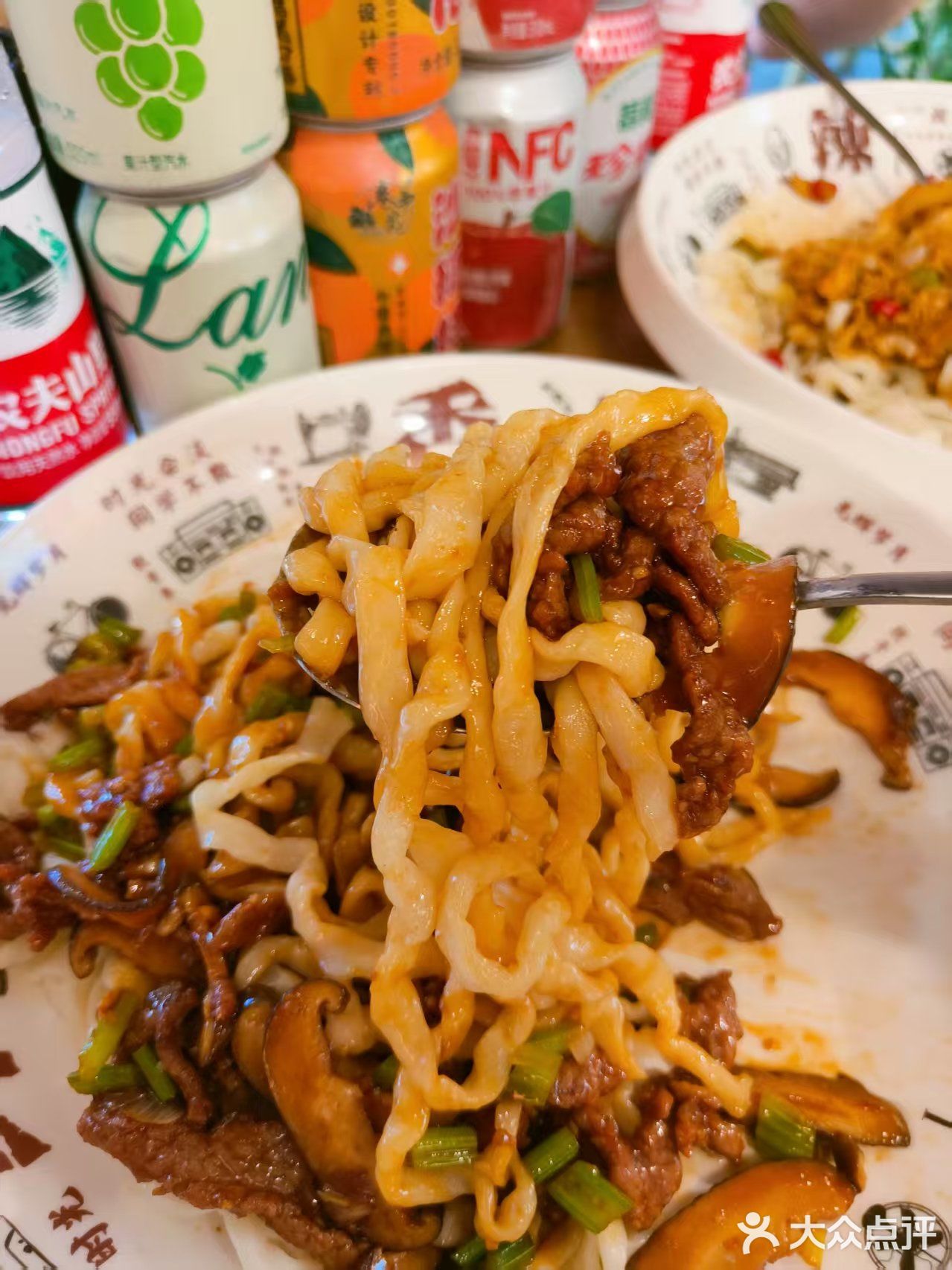 老友记的中午，就藏在这碗冒着锅气的面里！🍜