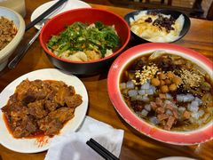 -爆炸头阿姨小四川正宗川味小吃(无任何分店)