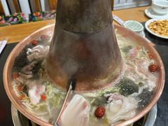 -果松木炭酸菜铜火锅·外婆参鸡汤