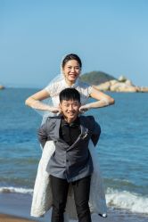 -现代经典婚纱摄影
