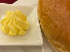 餐前面包加黄油-红房子西菜馆(淮海中路店)