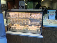 面包甜点陈列柜-于记杏仁(衡阳路店)