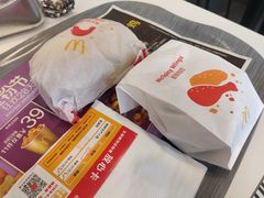 麦辣鸡腿汉堡经典中薯条套餐-麦当劳(文武路店)