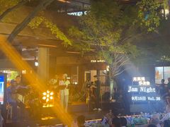-瑞虹新天地月亮湾