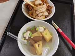-松树干拌面店