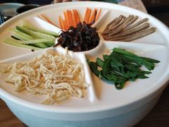 鸡丝凉米线-云海肴·汽锅鸡·云南菜(天山百盛优客店)