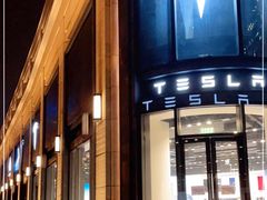 -TESLA 特斯拉(上海太古汇体验店)