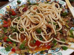 -歹歹的加个面过油肉拌面