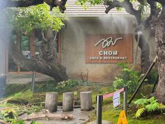 -Chom Cafe and Restaurant