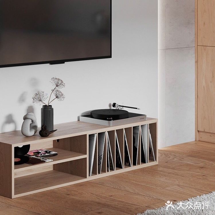 原木＋橙色 简约雅致的感觉