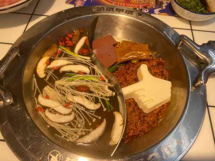 去明星店探店就图个热闹陈赤赤大黑牛这个火锅店