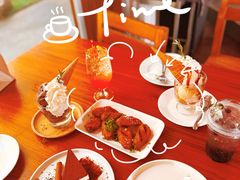 -Chom Cafe and Restaurant