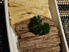 手工特色腐竹双拼-左庭右院鲜牛肉火锅(新梅广场店)