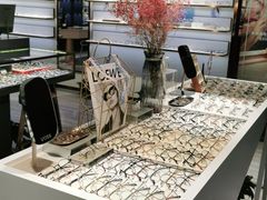 -宏宇眼镜蔡司依视路折扣店(兆佳眼镜城店)