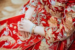 点击看大图 -觅白婚纱礼服馆