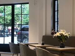 -Fridi Patisserie Cafe