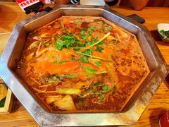 酸汤鱼-野山舂·贵州现舂酸汤火锅(鸿通城店)