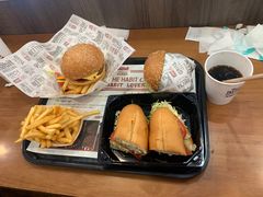 -The Habit Burger Grill 哈比特汉堡(世博店)