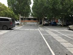 -七叶香山-地面停车场