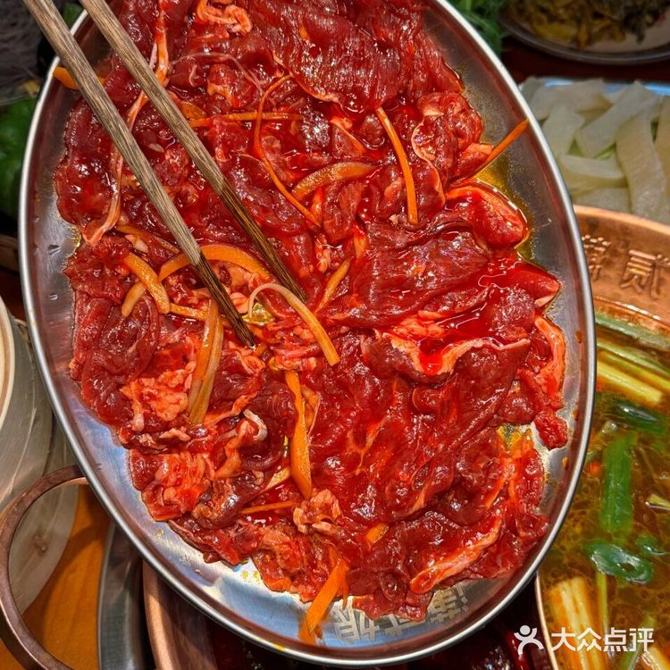 哈尼米线真才是米线界的顶流！丰富的小料和配菜