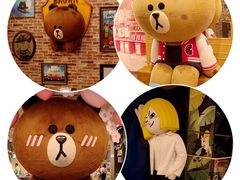-LINE FRIENDS Garosu-gil Flagship Store
