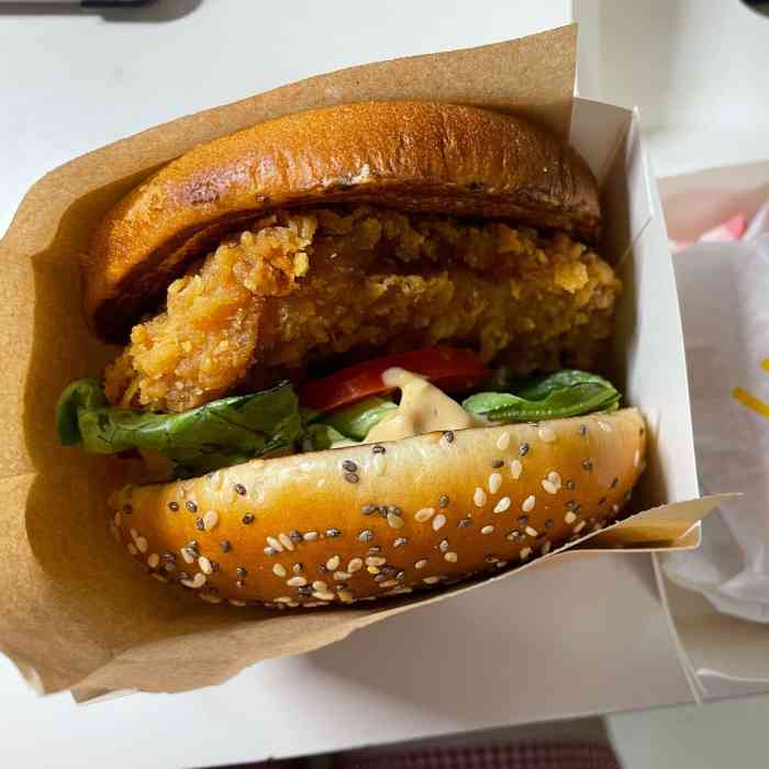 麦当劳(水街店)-"「大丸子汉堡」三颗丸子,汉堡不算大,但是.