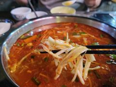 -黄利砖万峰林布依特色酸笋牛肉馆