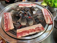 -围炉肉舍•炭烤活鳗•丹东海鲜烤肉(步行街店)