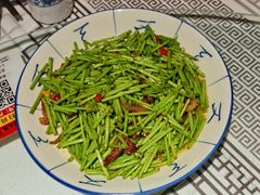 藜蒿炒腊肉-客家大院·非遗赣南客家菜(郁孤台店)