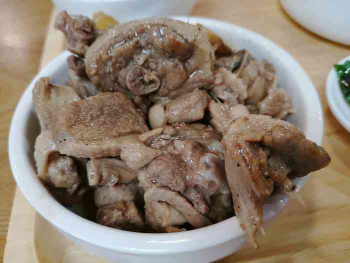 周末来这边漫步,平安金融中心裙楼负一楼很多美食,被汤帮主吸引,竹笙