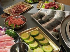 -围炉肉舍•炭烤活鳗•丹东海鲜烤肉(步行街店)