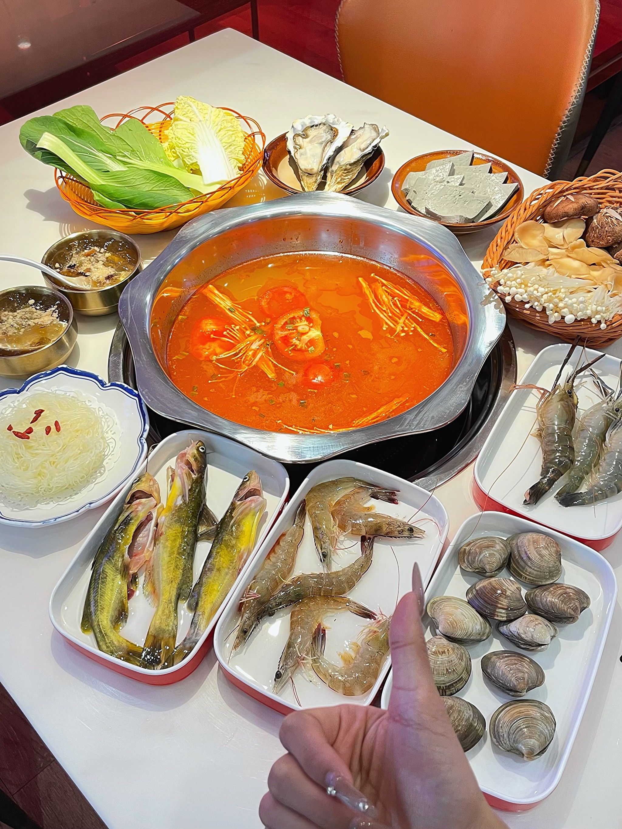 广州|来厦滘一定要吃的酸汤海鲜火锅97?
