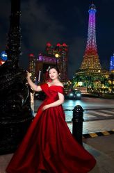 -现代经典婚纱摄影