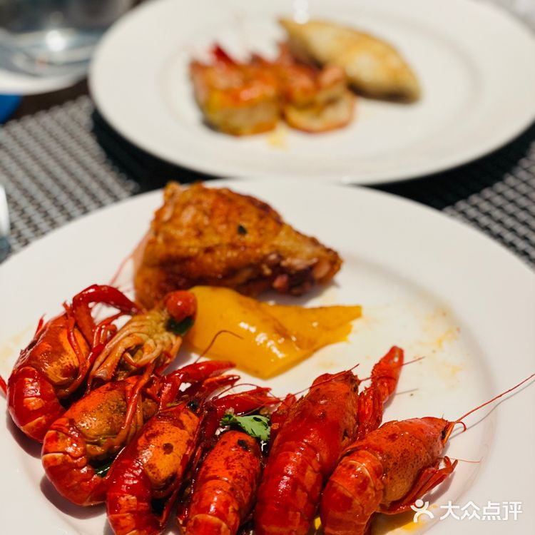 重庆解放碑69楼高空海鲜自助餐厅，美景无限、美味无穷～