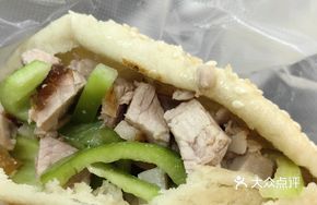 Horse Hoof Baozi with Braised Pork