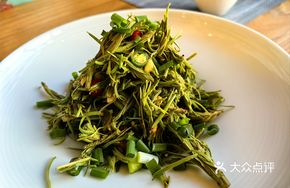 Broken Bridge Spicy Pine Tip Stir-fry