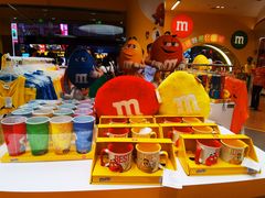 -m豆巧克力世界(上海世茂广场店)